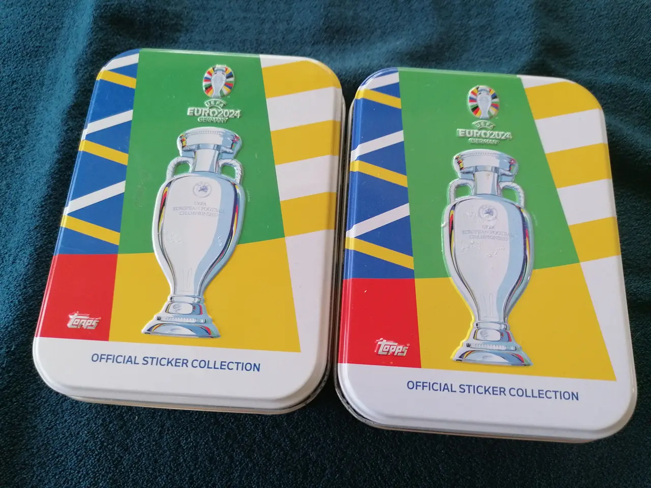 Billede 1 - 2 stk Topps Euro Stickers Tin Fyldt med Mærker