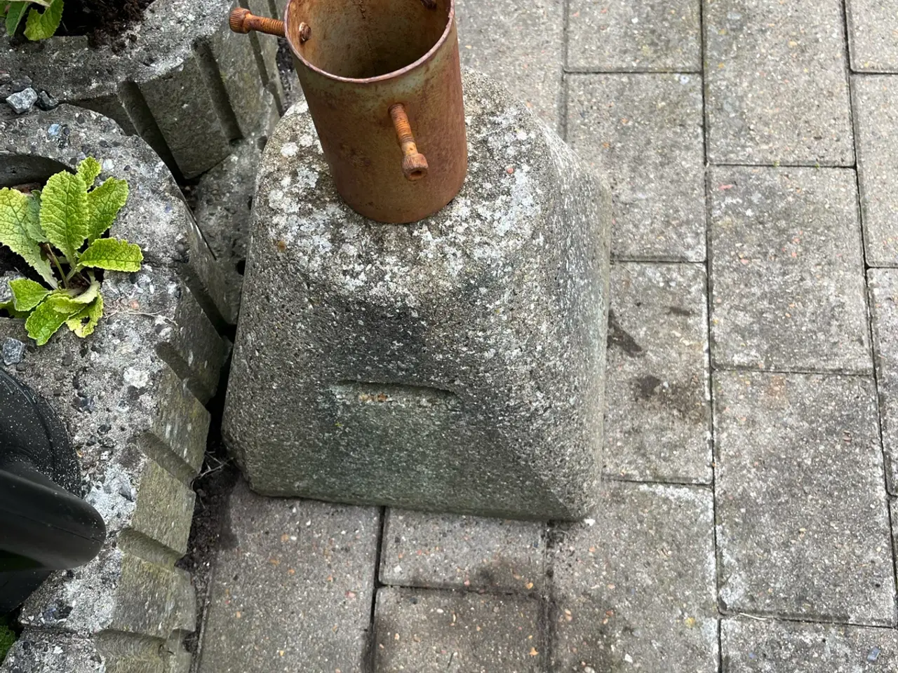 Billede 2 - Gammel cement parasolfod 