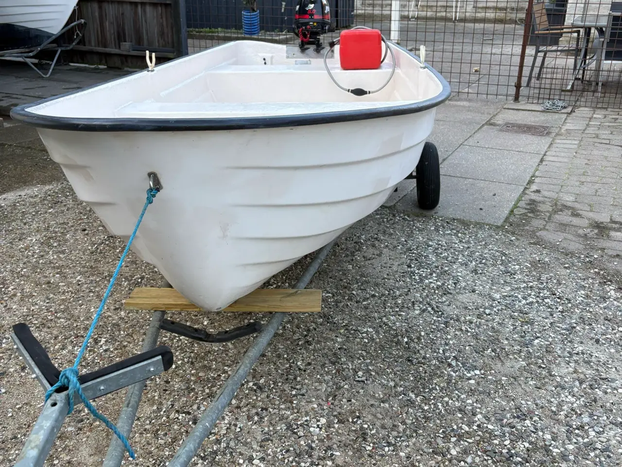 Billede 1 - 12 fods jolle med Motor