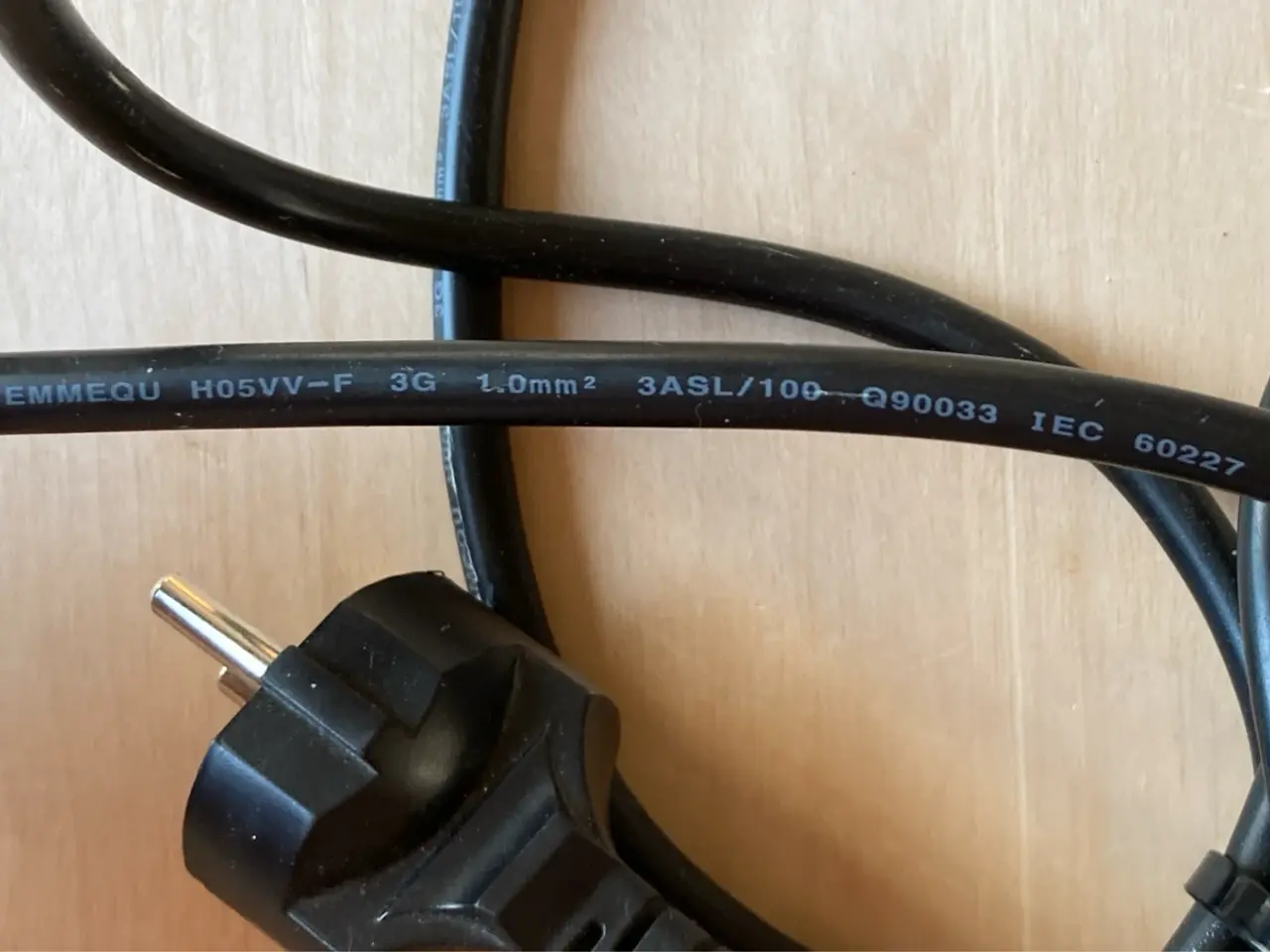 Billede 4 - Sort strømledning til TV; 230V med schuko stik