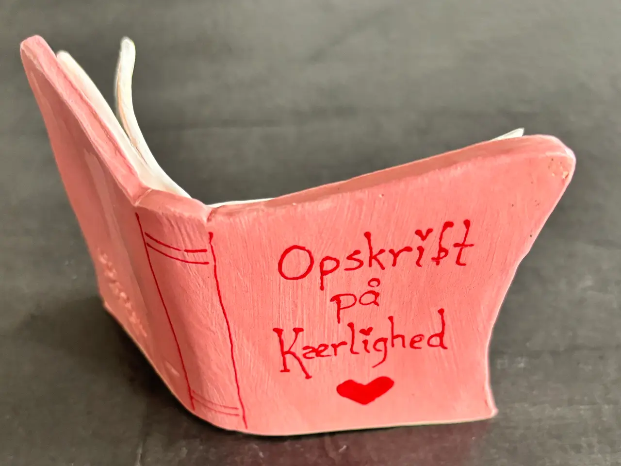 Billede 1 - Bog i keramik - Opskrift på Kærlighed