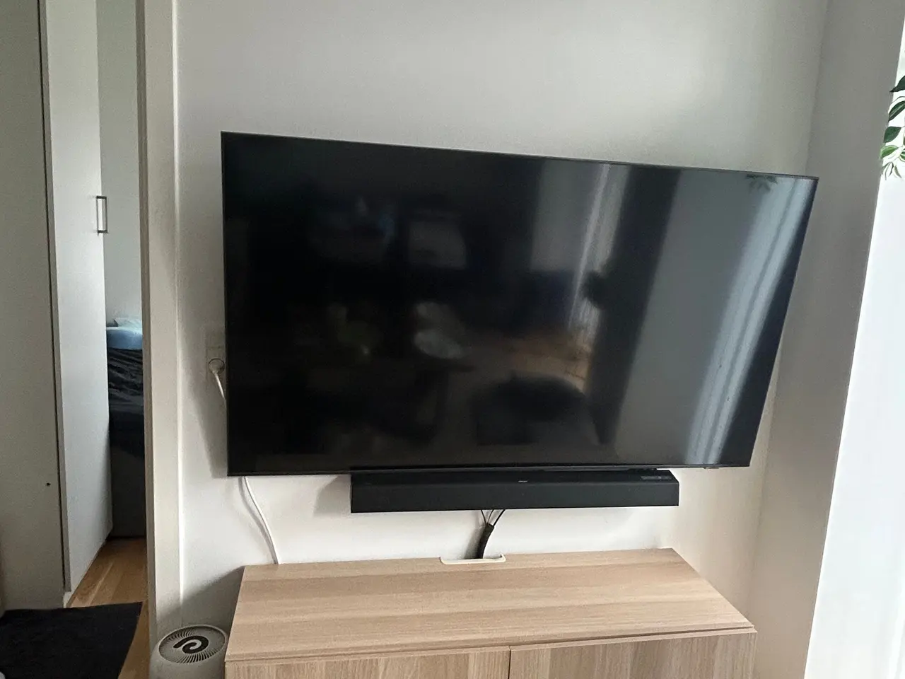 Billede 1 - BESTÅ tv-bord med færdiglavet bakke/toilet adgang 