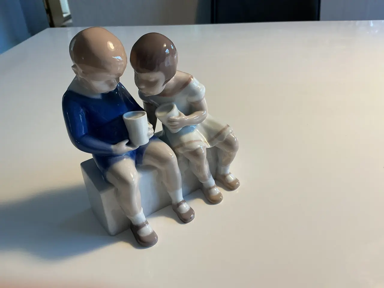 Billede 3 - B&G figur no. 2175 , dreng og pige siddende 