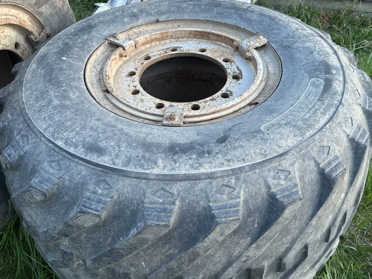Billede 3 - Goodyear 48x3100-20. Prisen er for 2 stk.