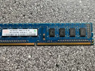 RAM 1GB