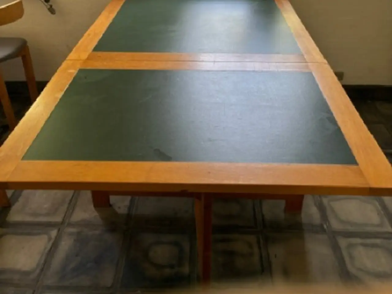 Billede 1 - Bord med 2 plader, træ og linolium