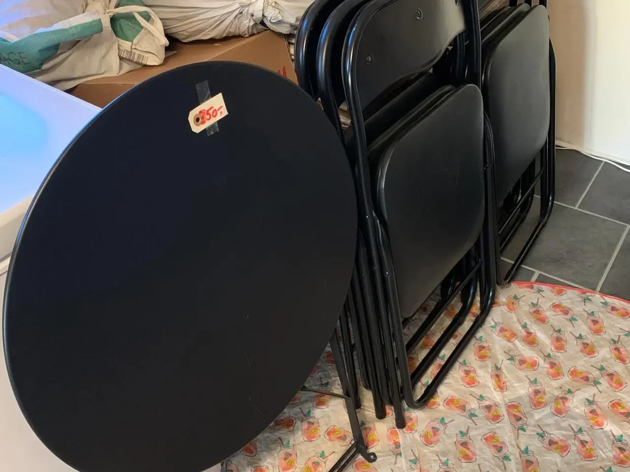 Billede 2 - Sammenklappeligt rundt bord med klapstole, sort