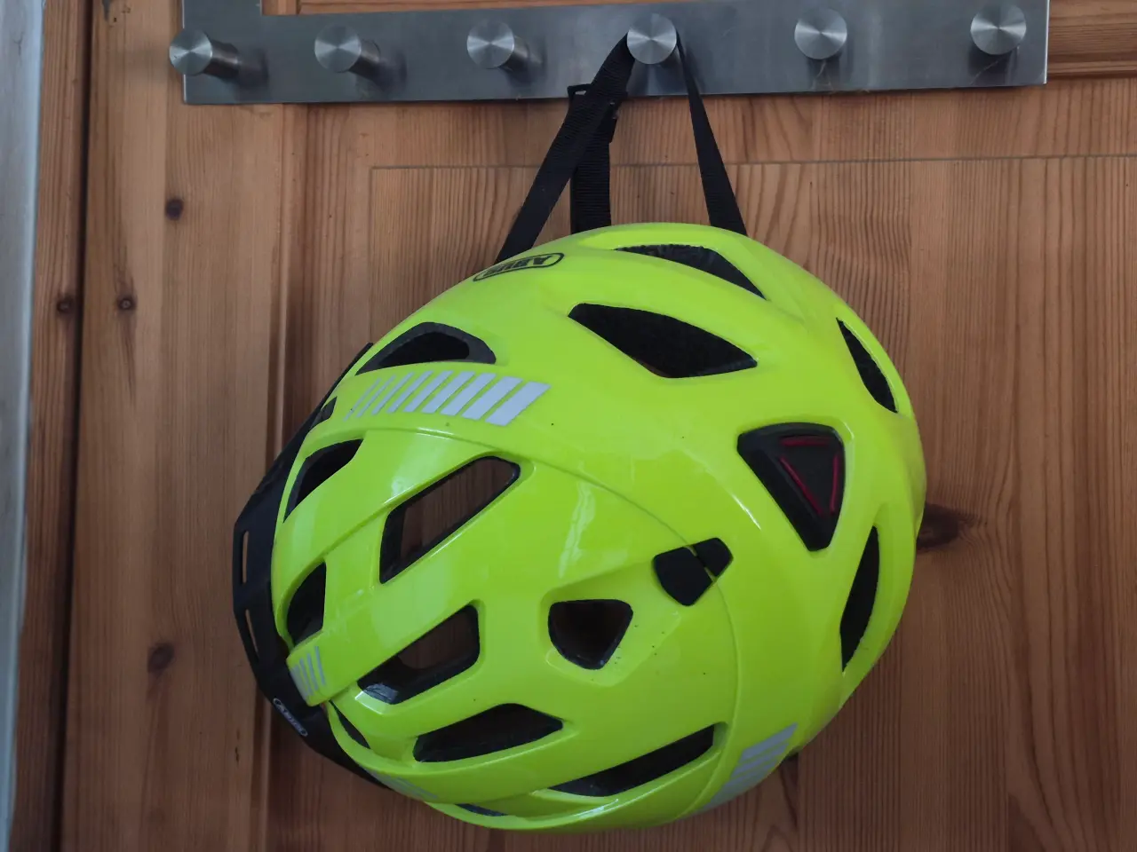 Billede 1 - Cykelhjelm sælges - ABUS