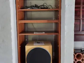 Reol elektronik/andet sælges