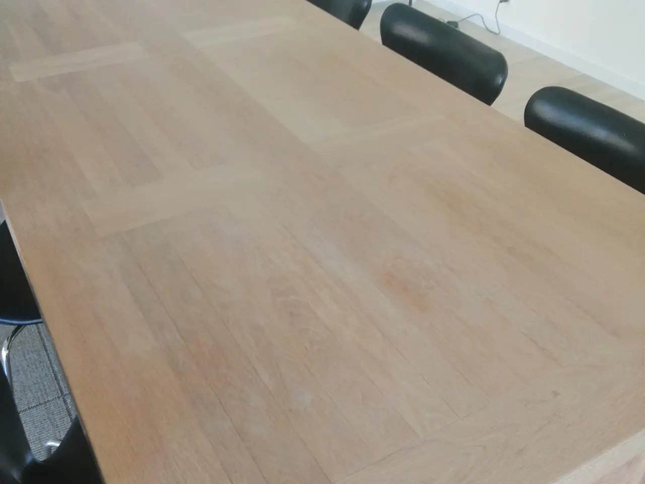 Billede 1 - Spisebord i massiv eg