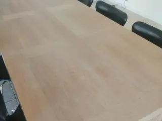 Spisebord i massiv eg