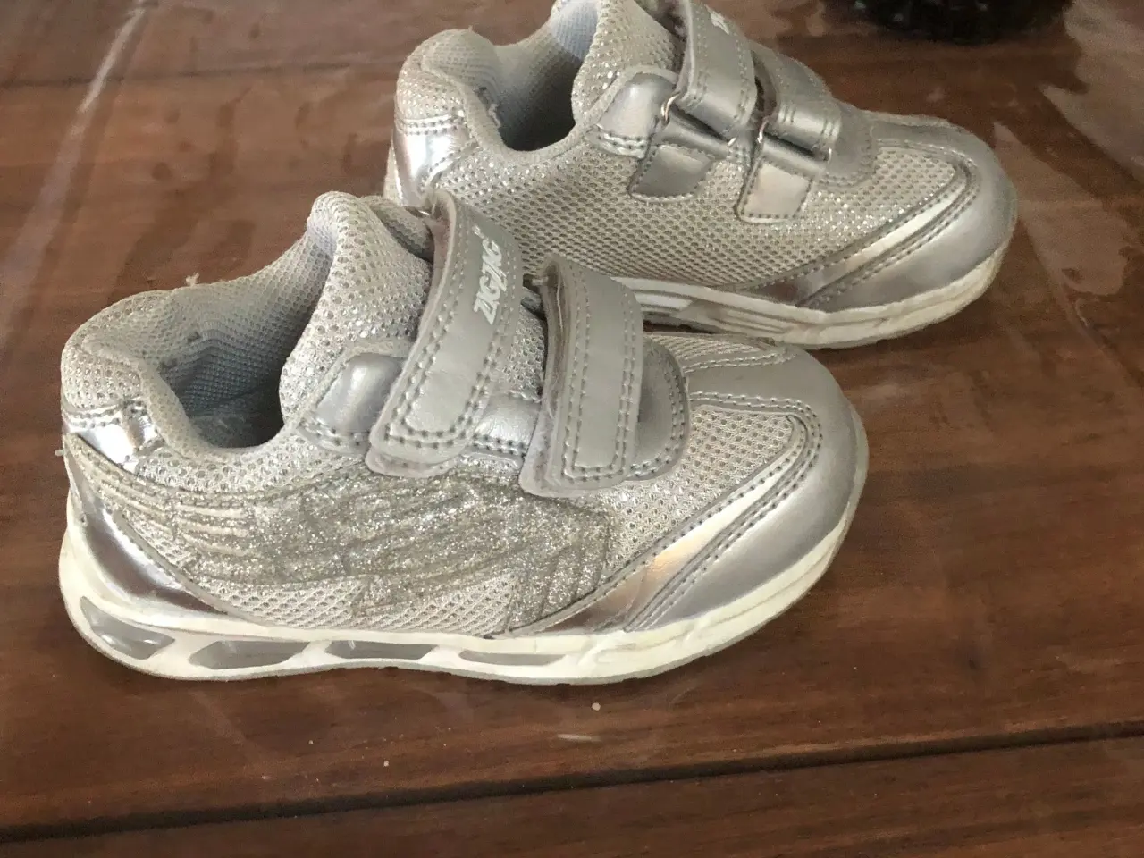 Billede 2 - Sneakers med lys str 24