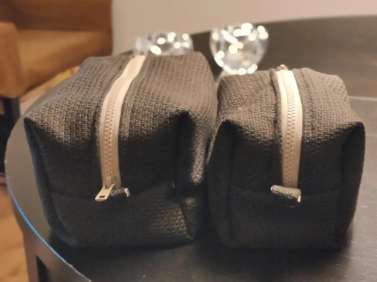 Billede 1 - Håndsyet Make-Up/toilettaske