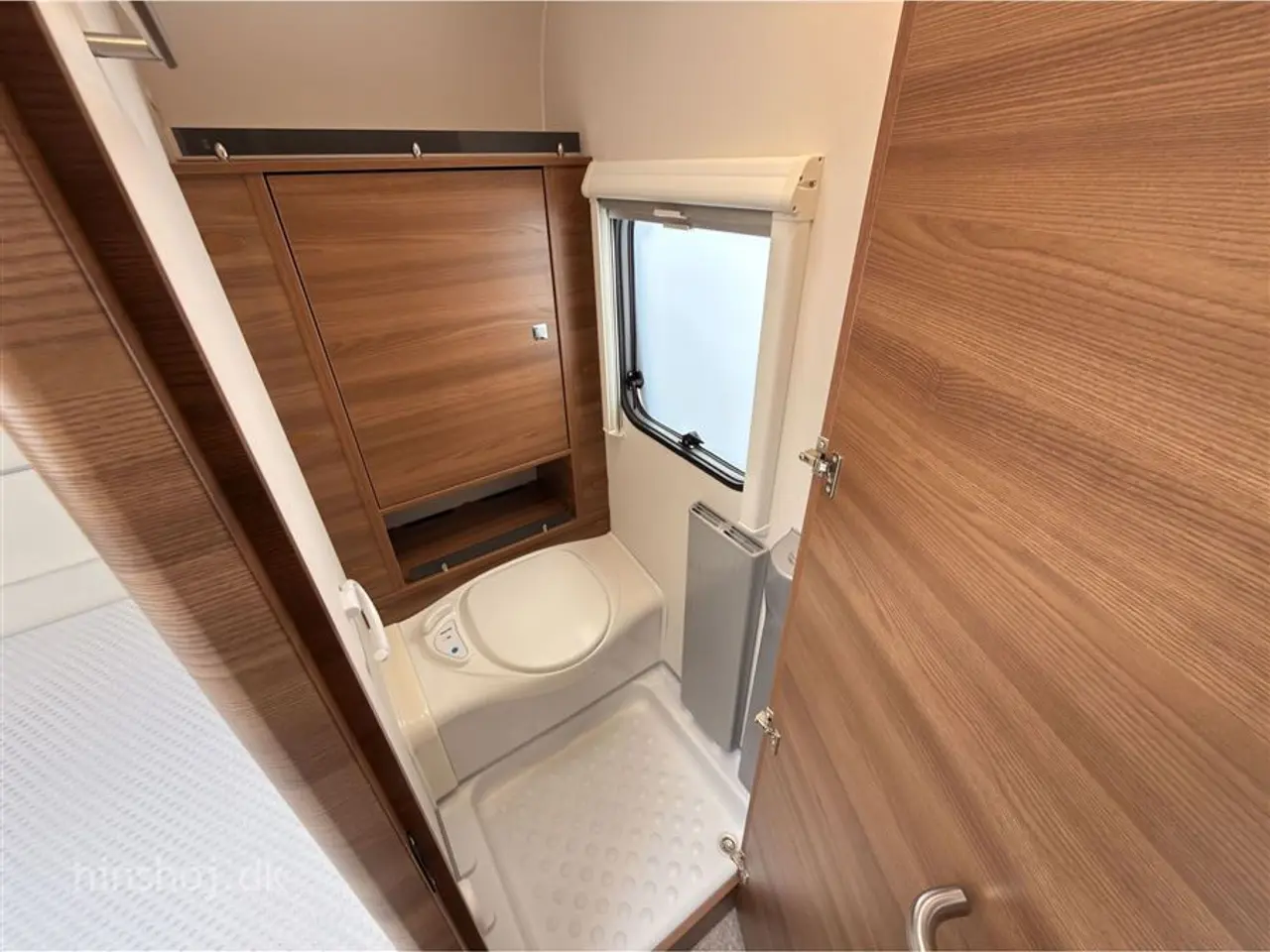 Billede 13 - 2019 - Dethleffs Nomad 590 RF   Campingvogn med Centralvarme står som ny.