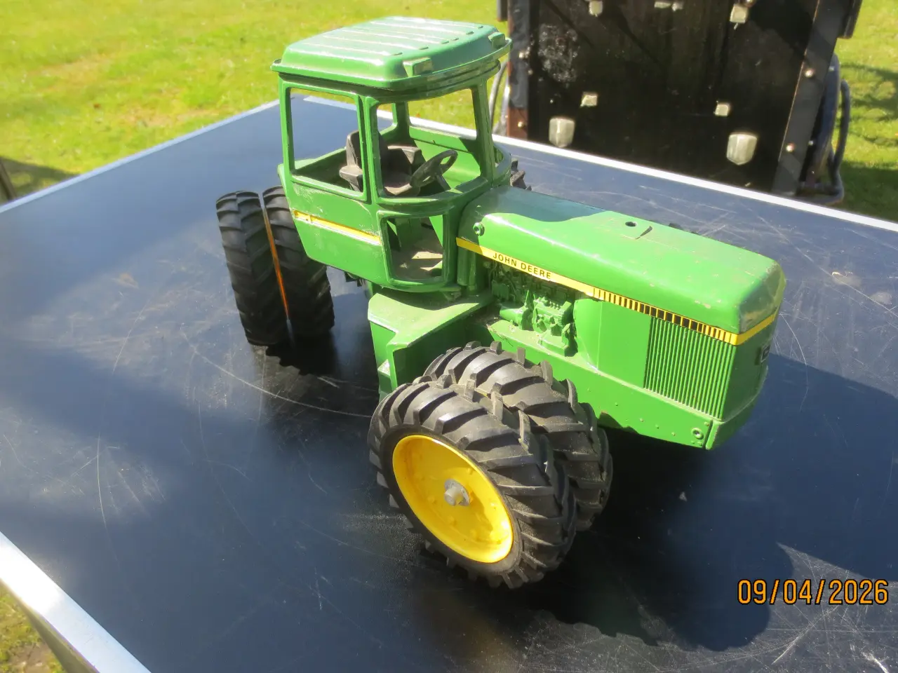 Billede 3 - 1 stk Modeltraktor John Deere Knækstyret 