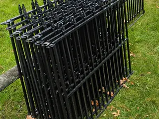 Metal hegn