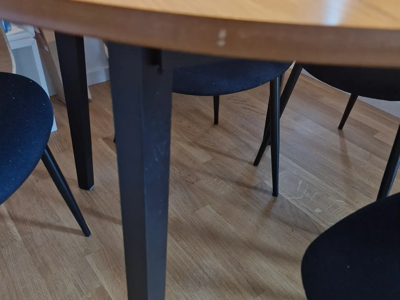 Billede 3 - Spisebord med 4 stole
