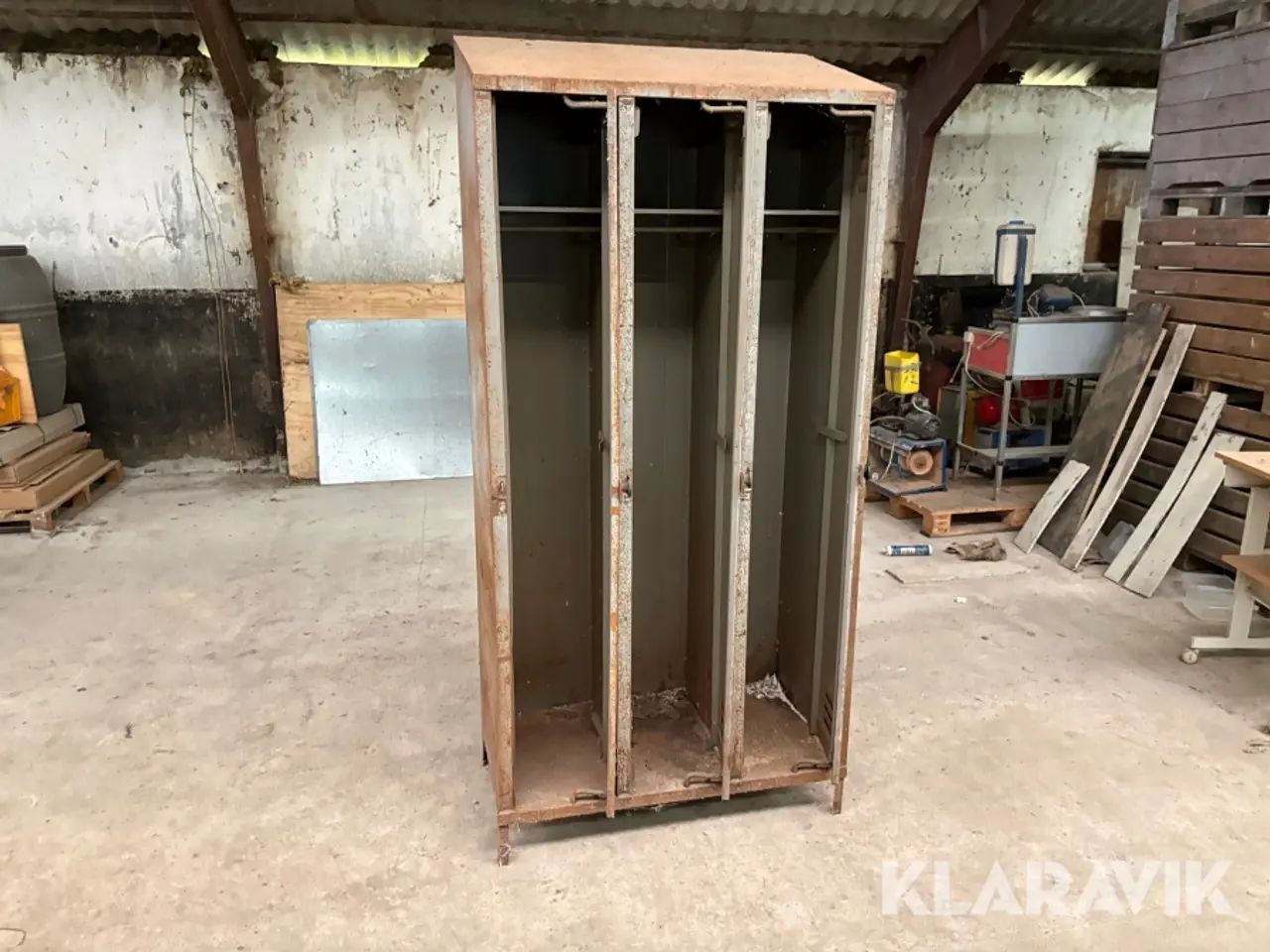 Billede 9 - Garderobeskab i metal - 1 styk