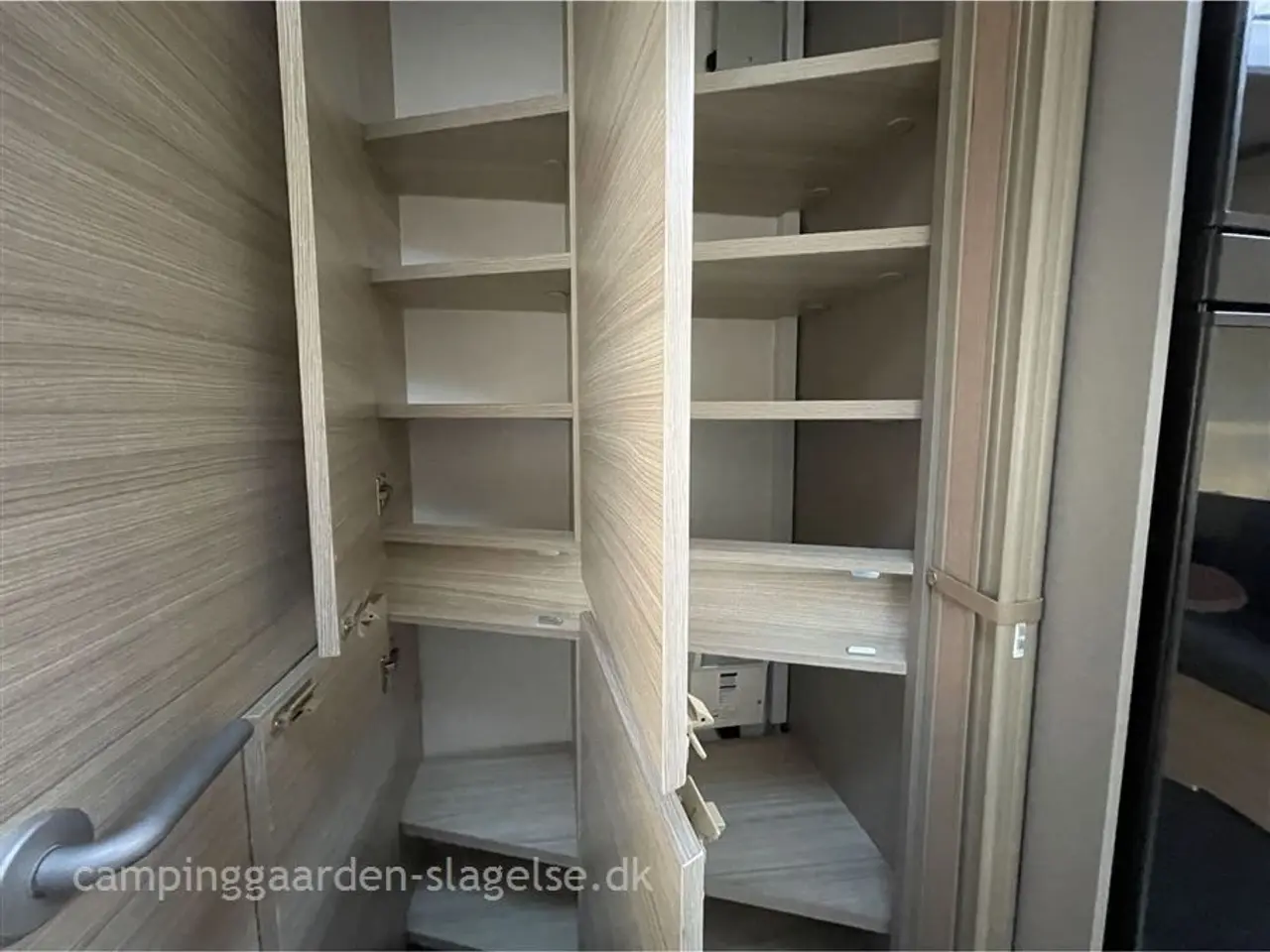 Billede 7 - 2022 - Adria Altea 402 PH   Adria Altea 402 – kompakt campingvogn med dobbeltseng