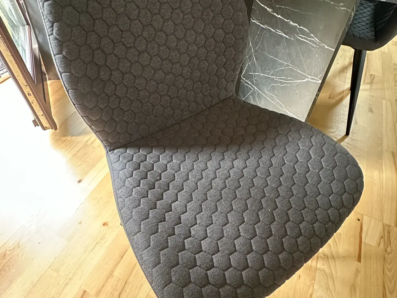 Billede 1 - Spisebord med 6 stole – flot stand