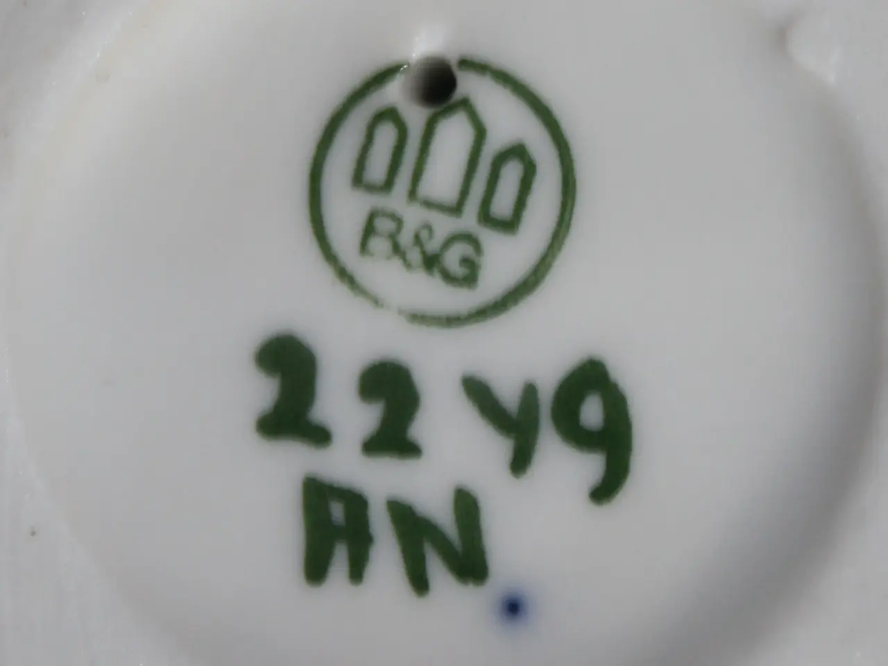 Billede 10 - Pige med kat, Figur fra Bing & Grøndahl