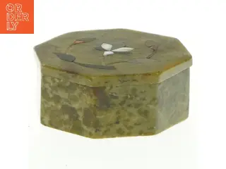 Æske i sten med indlagt mønster (str. 8x3,5 cm)