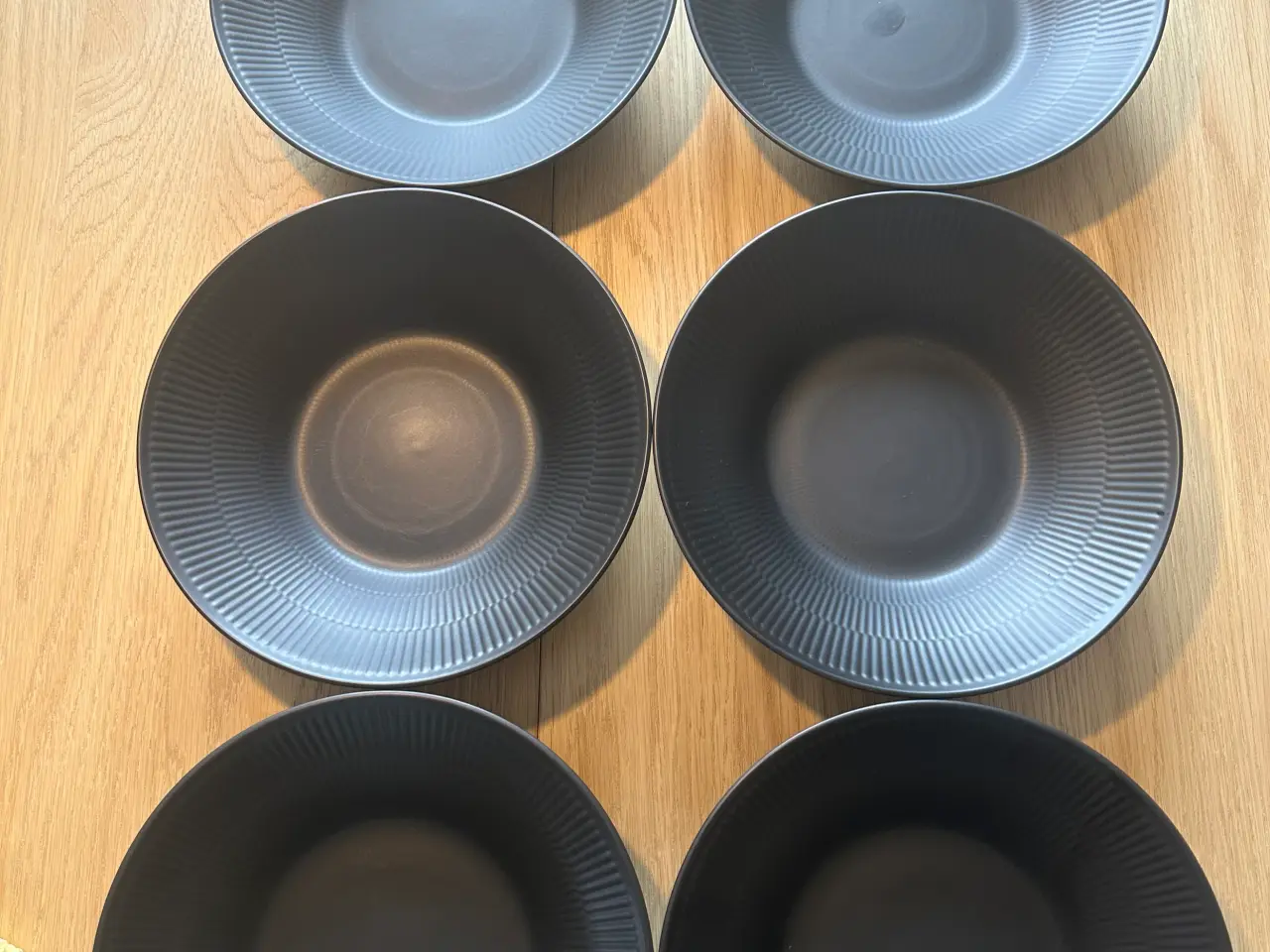 Billede 1 - Royal Copenhagen dyb tallerken 24stk sort riflet