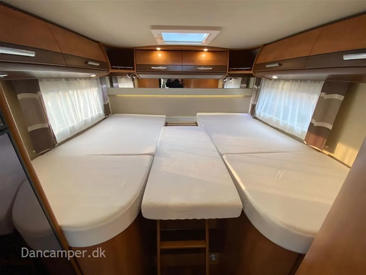 Billede 14 - 2016 - Carthago c-tourer T143 LE Luksus camper - med enkeltsenge og automatgear.