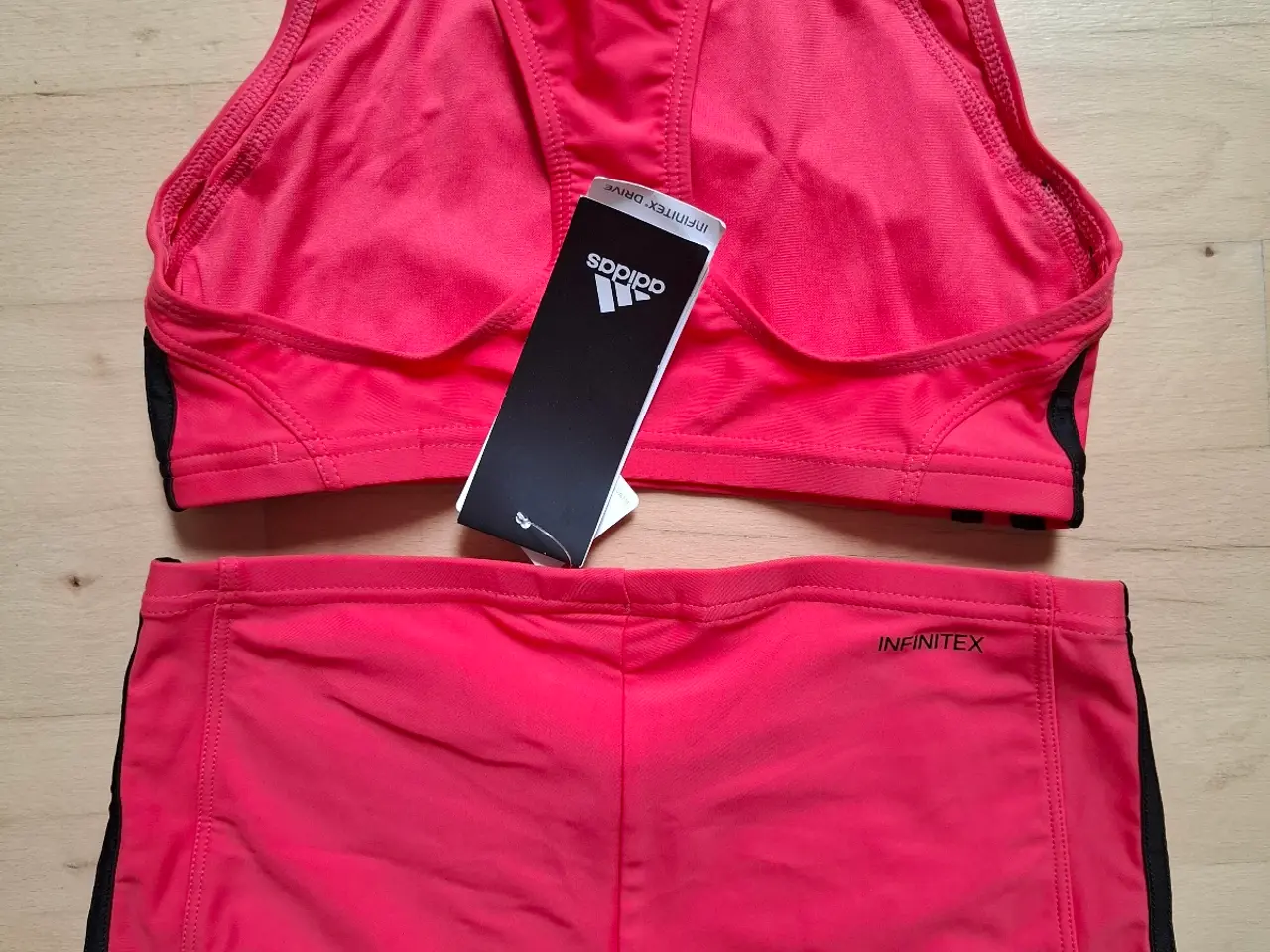 Billede 8 - Lækkert ADIDAS bikini sæt, sælges.