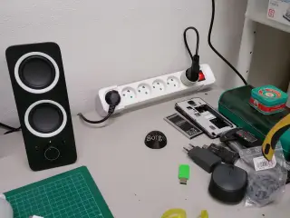 Stikdåse Bord Holder ( vinklet udgave ) - 3d print