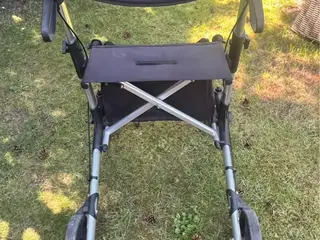 Fin rollator brugt meget lidt 