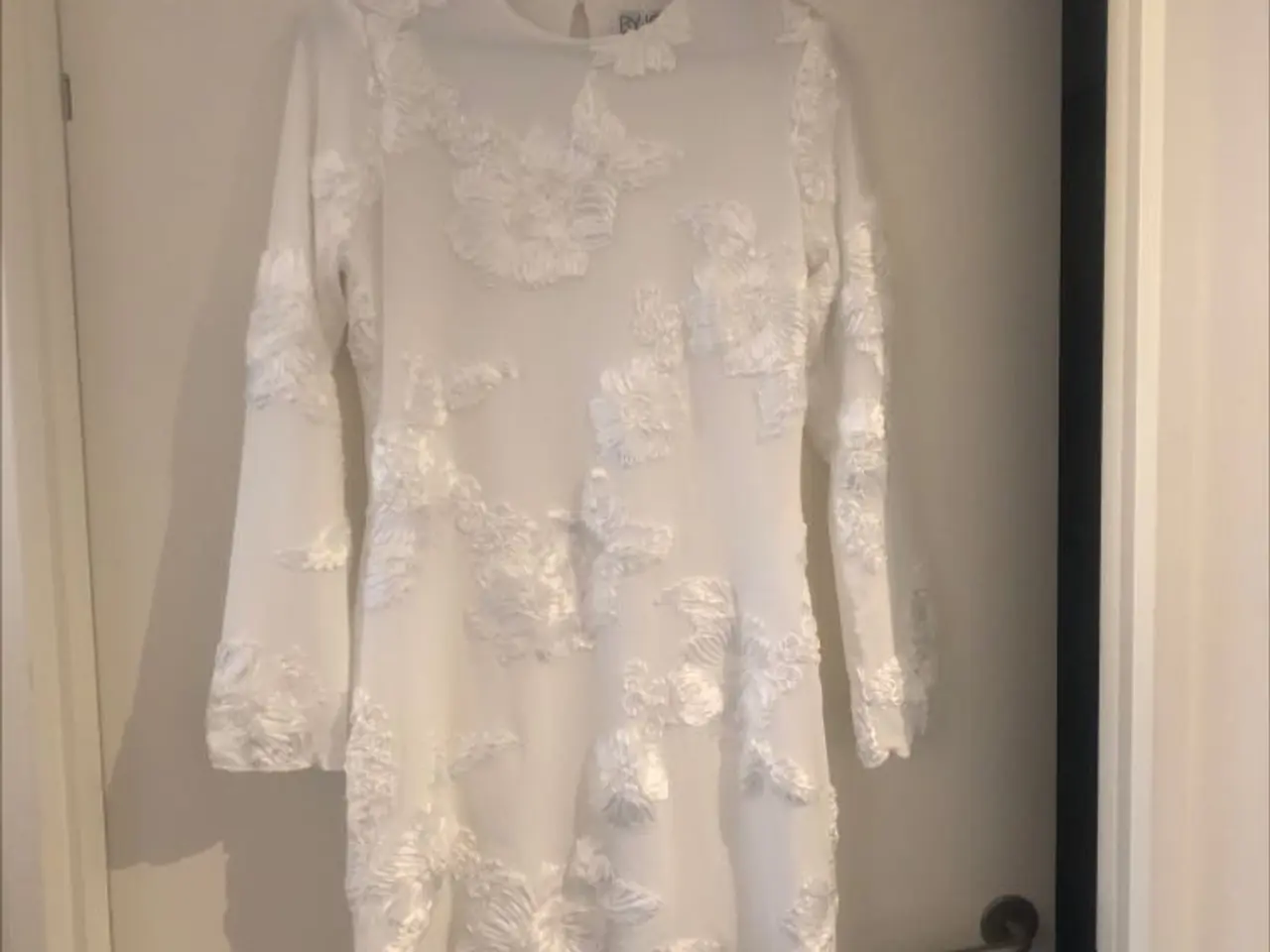 Billede 1 - Mesh kjole med hvide blomster