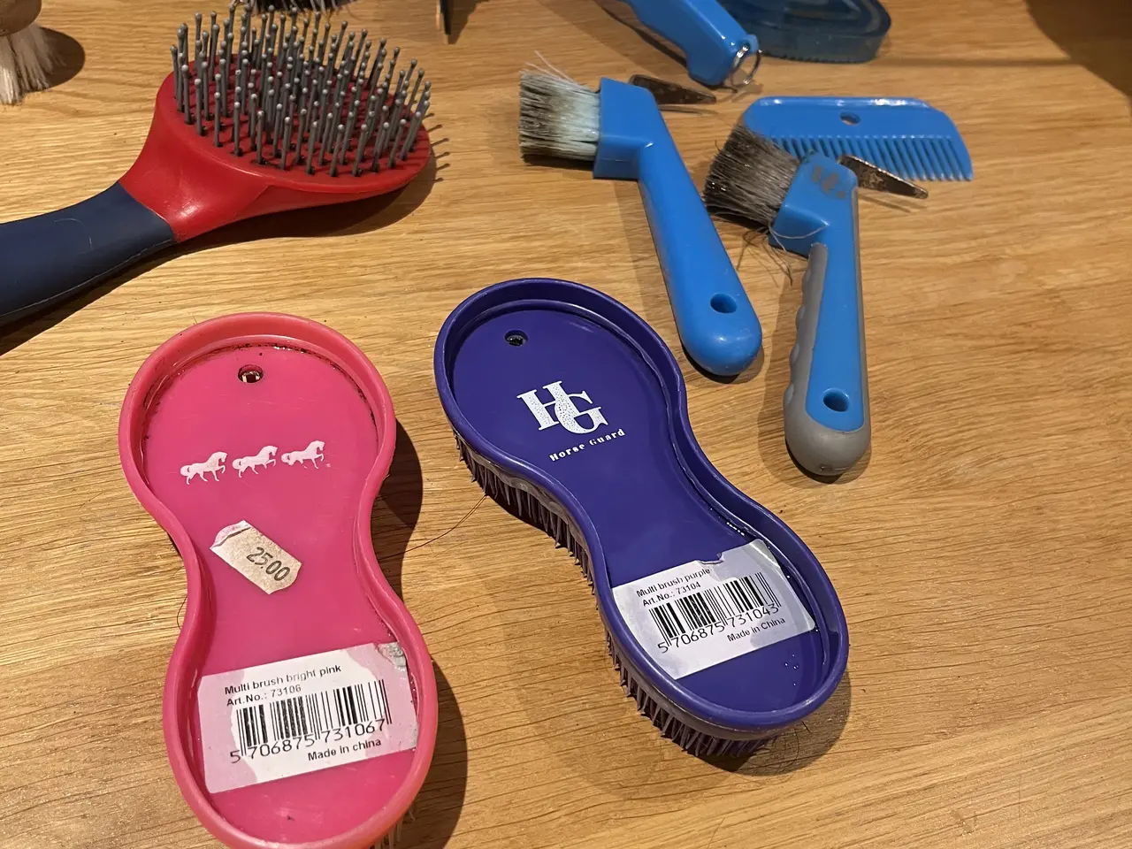 Billede 4 - Pakke med strigler og plejeudstyr