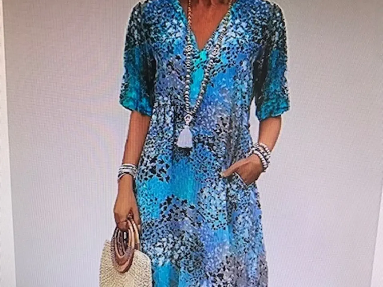Billede 1 -  Damekjole med blomstermønster, V-hals/korte ærmer