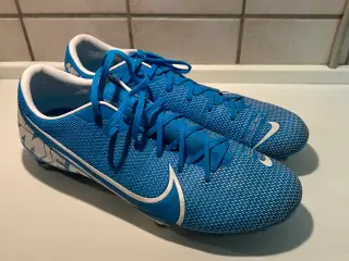 Nike fodboldstøvler str. 45