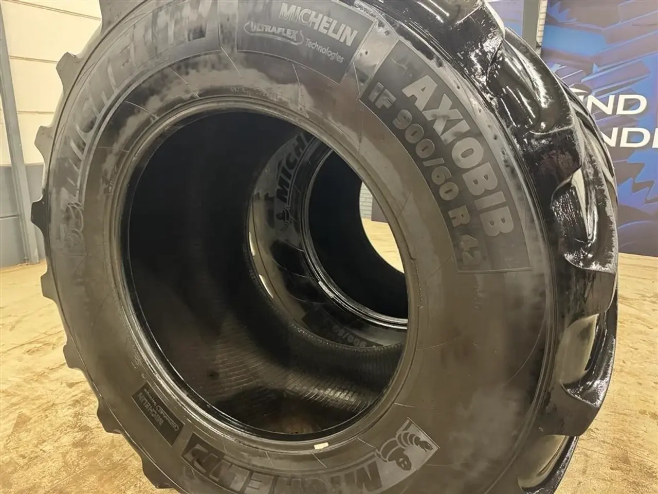Billede 2 - Michelin 900/60R42