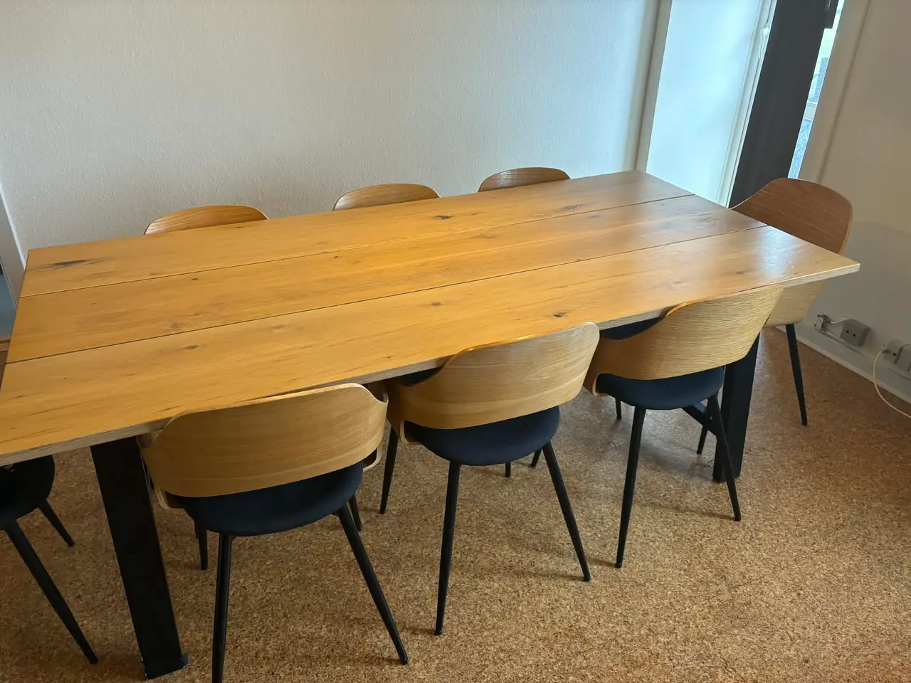 Billede 1 - Spisebord i træ sælges