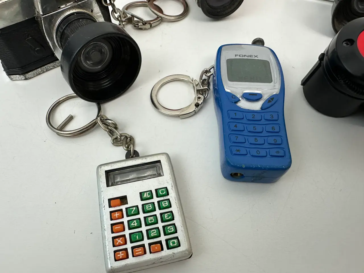 Billede 4 -  Retro nøgleringe lot: 'Elektronik'