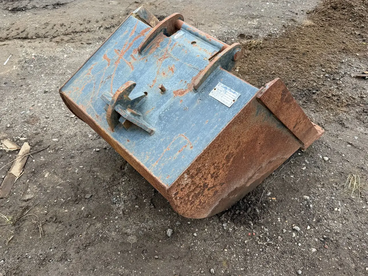 Billede 3 - - - - 80 cm bagskovl, har siddet på case 695