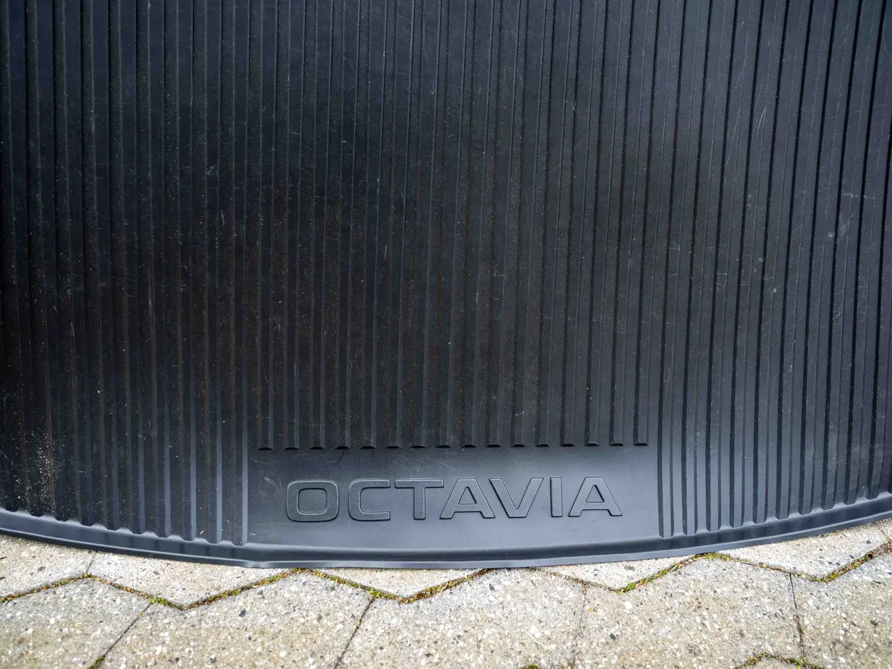 Billede 4 - Til Skoda Octavia sælges vinter gummi måtter