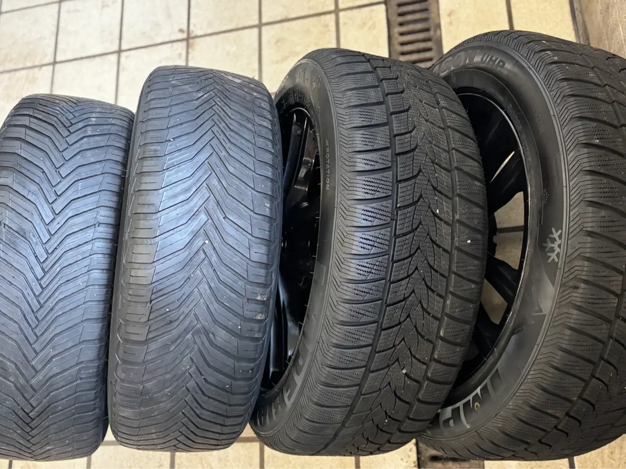 Billede 9 - Sælger et sæt originale Nissan alufælge