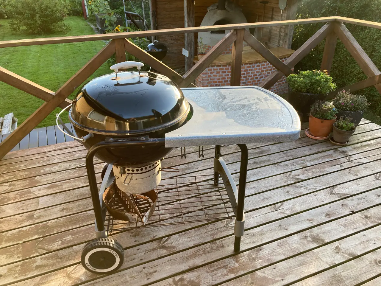 Billede 2 - Weber kulegrill med bord