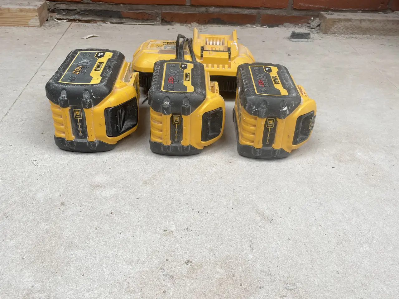 Billede 2 - Flex volt batterier + oplader 