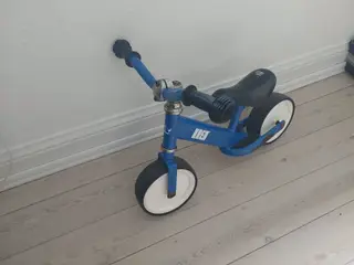KREA løbecykel i flot blå (10") – God begyndercyke