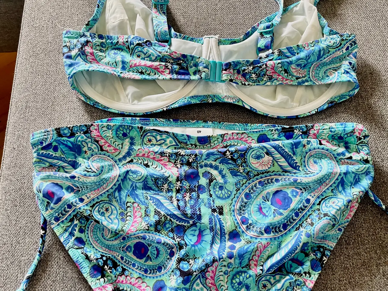 Billede 4 - YDERLIGERE NEDSAT Flot Saltabad bikini, flerfarvet