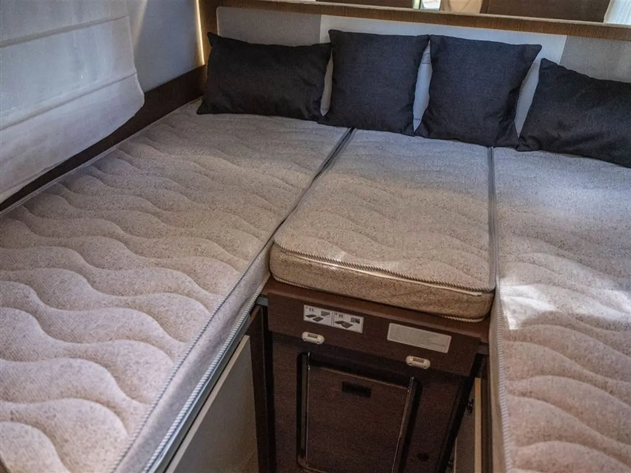 Billede 15 - 2027 - Benimar Mileo 268 NK Face-toface siddegruppe