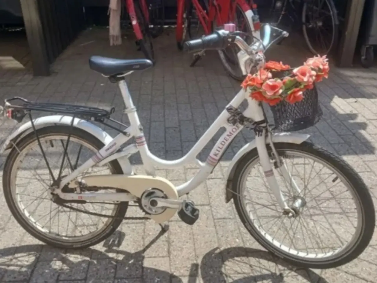 Billede 2 - Børnecykel med blomstre kurv