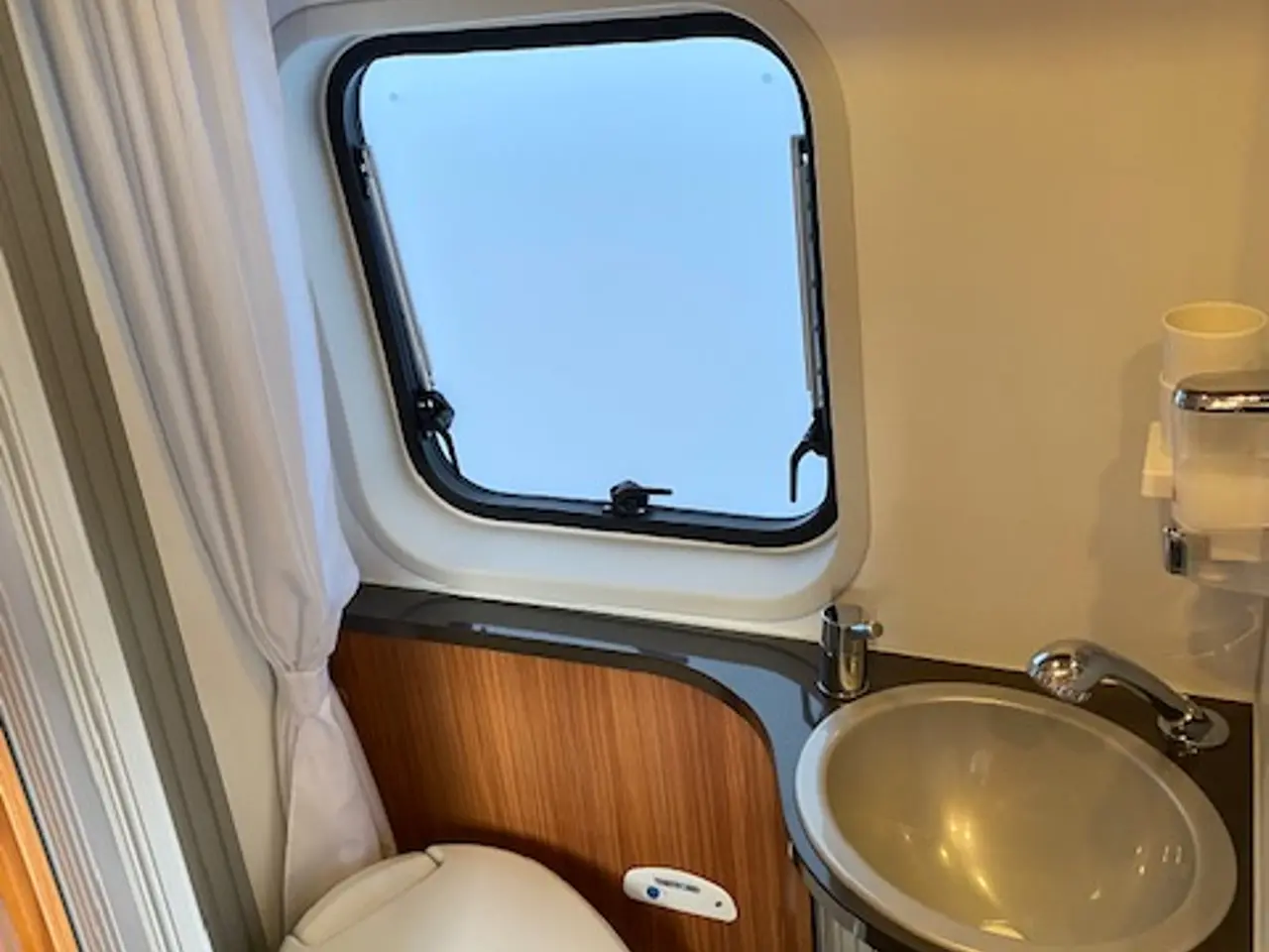 Billede 4 - Velholdt Adria Twin autocamper sælges
