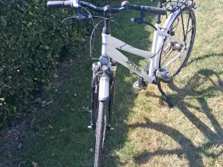 Super fin cykel med afejling ved forhjul