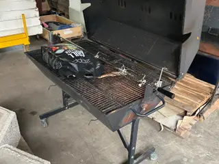 Kulgrill med låg og rotisserie IDASHØJ Cater Grill 1500